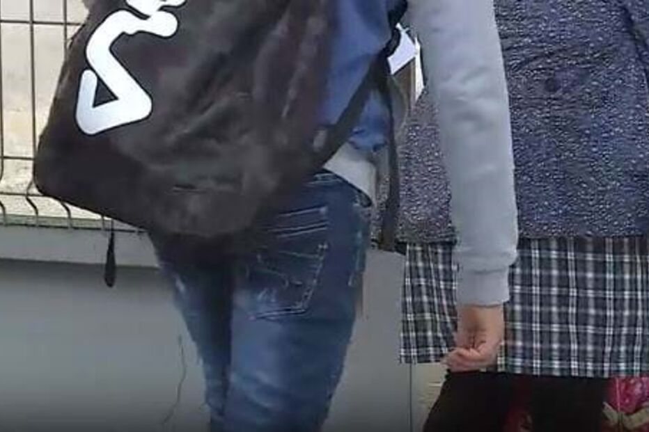 “Batem, ameaçam e cospem na comida”: Criança de 11 anos denuncia violência de que é vítima na escola