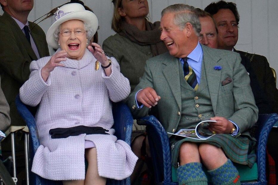 Isabel II e Carlos III, o atual rei de Inglaterra