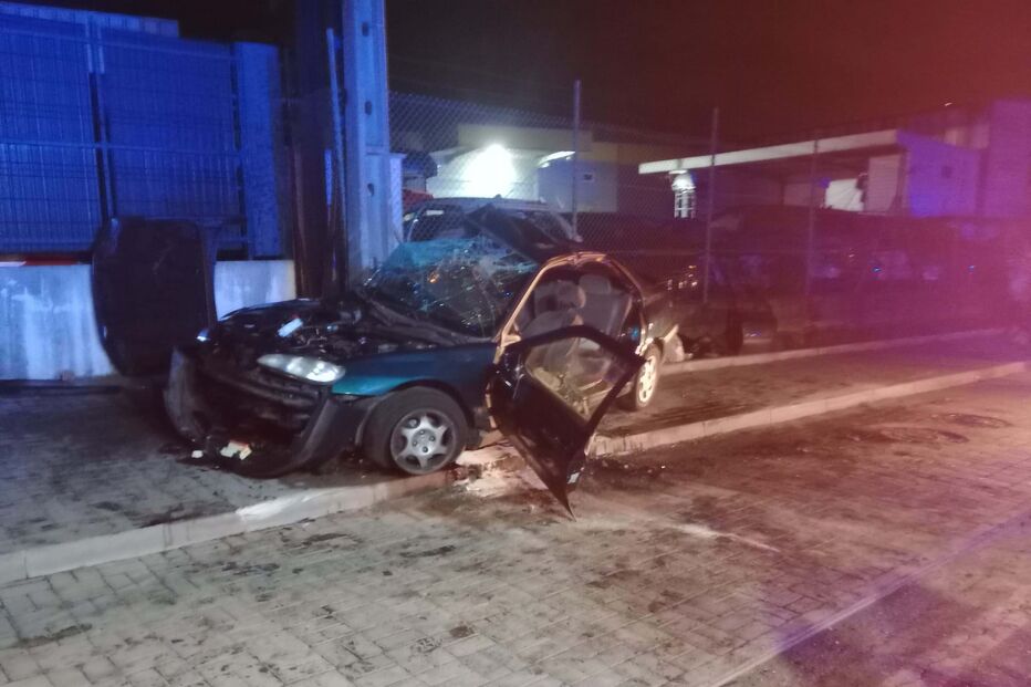 Despiste de carro faz dois feridos em Gaia
