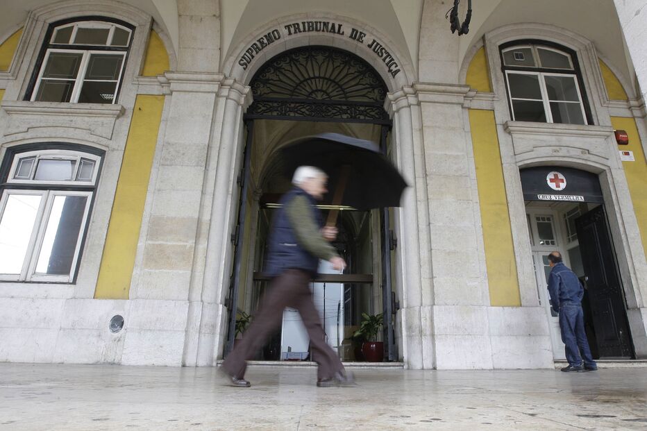 Juiz suspeito de corrupção perde na Justiça