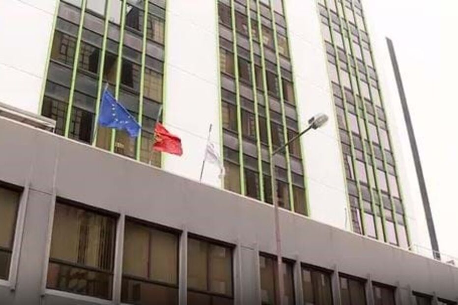 Ex-presidente da Autoridade da Concorrência pede subsídio de 7934 euros/mês após despedimento