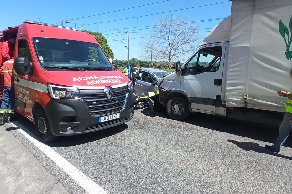 Acidente fere quatro pessoas em Santarém 