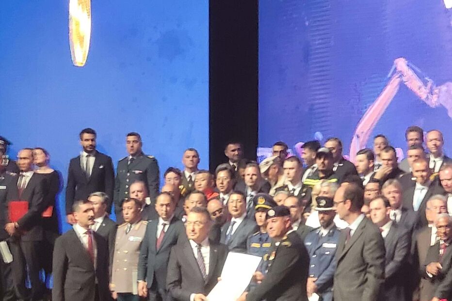 Equipa portuguesa de resgate condecorada pelo presidente da Turquia