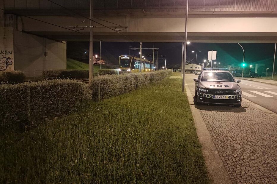 GNR no local onde homem foi colhido por composição do metro 