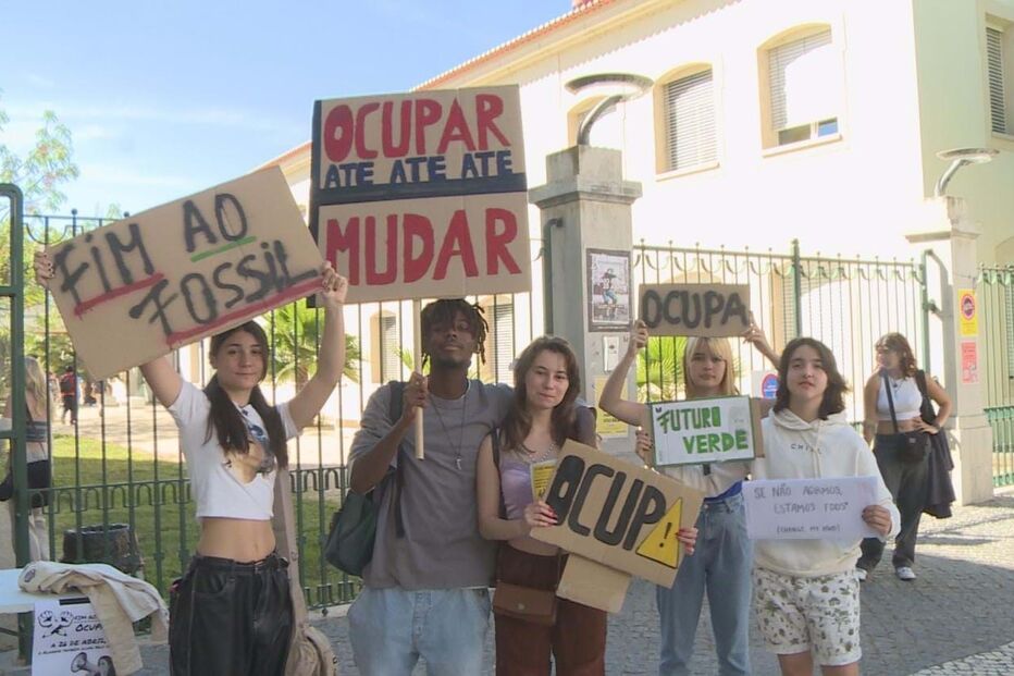 Manifestação de jovens pelo clima, em Faro.