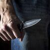 <![CDATA[ Homem esfaqueia vizinhos e é abatido a tiro após ameaçar polícias em França ]]>