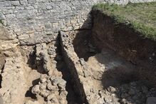 Arqueólogos descobrem enterramentos infantis em Conímbriga