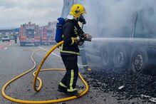 Reboque de camião incendeia-se na A17