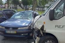 Colisão entre carro e carrinha em Paredes