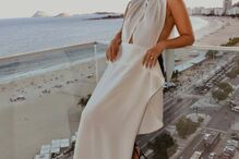 Cristina Ferreira usa vestido de Victoria Beckham no valo de 1490 euros 