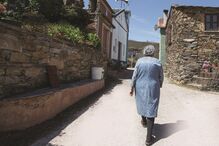 “Se houver uma aflição temos o telefone, mas só quando há. Fazia-me mais falta o telefone  do que me fazia o comer”, diz Maria Emília