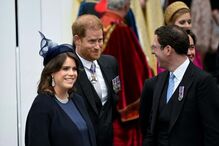 Harry com a princesa Eugenie e o marido desta, Jack Brooksbank