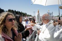 As imagens de Fátima repleta de fiéis na Procissão do Adeus a Nossa Senhora
