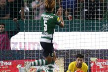 Paulinho a guarda-redes