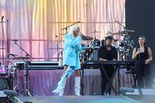 Bárbara Bandeira subiu ao palco para cantar cinco temas