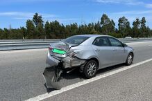 Motociclista ferido após colisão entre mota e carro em Coimbra
