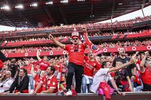 Adeptos do benfica no jogo da última jornada frente ao Santa Clara