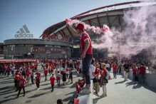 Adeptos do benfica no jogo da última jornada frente ao Santa Clara