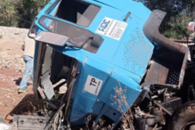 Camião atingido por comboio 