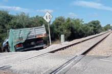 Camião atingido por comboio 