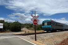 Camião atingido por comboio em Silves 