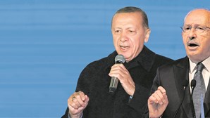 Segunda volta inédita nas eleições presidenciais da Turquia com Erdogan em vantagem
