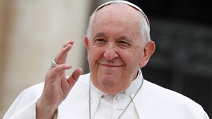 Papa Francisco "passou o dia em repouso" após cirurgia abdominal