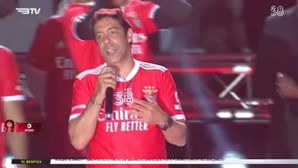 “Chega de pedir o 38, ele já cá está”: Rui Costa discursa no palco do Marquês 