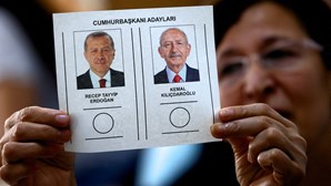 Assembleias de voto abrem na Turquia para a segunda volta das presidenciais