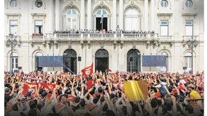 Banho de multidão aclama campeões na Câmara Municipal de Lisboa