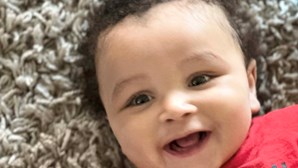 Pais de bebé que morreu à espera de tranferência no Hospital de Portimão exigem respostas