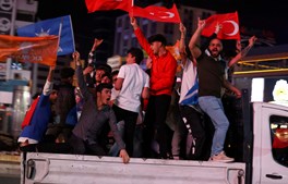 Apoiantes de Erdogan nas ruas de Ancara, Turquia