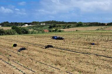 Colisão entre carro e mota em Atouguia da Baleia