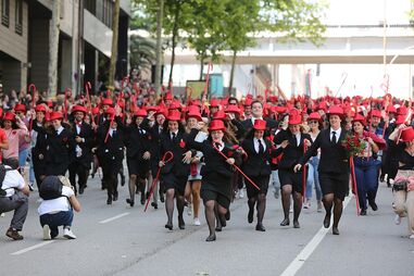 Estudantes voltam a fazer a festa nas ruas da Invicta