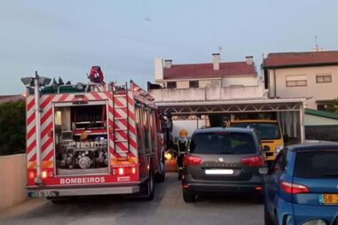 Incêndio destrói zona de extração de fumos de restaurante em Ovar