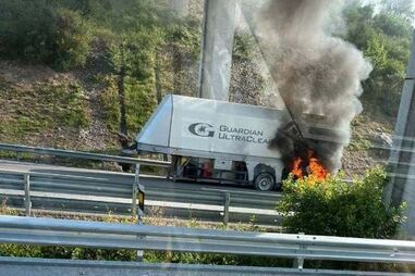 Carro arde na A7