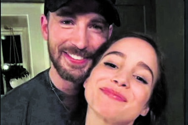 Alba Baptista e Chris Evans