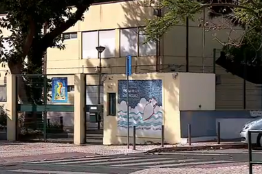 Professor suspenso por assediar duas alunas em Setúbal