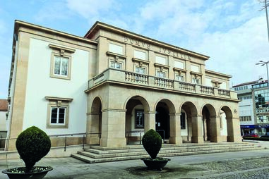 Tribunal de Bragança condena a 8 anos e meio de prisão homem por abusar da enteada