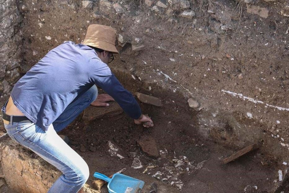 Arqueólogos descobrem enterramentos infantis em Conímbriga