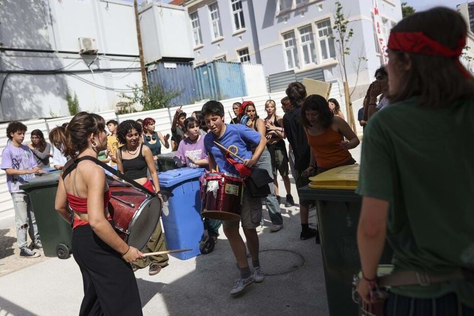 Ativistas pelo clima iniciam nova ocupação no Liceu Camões em Lisboa