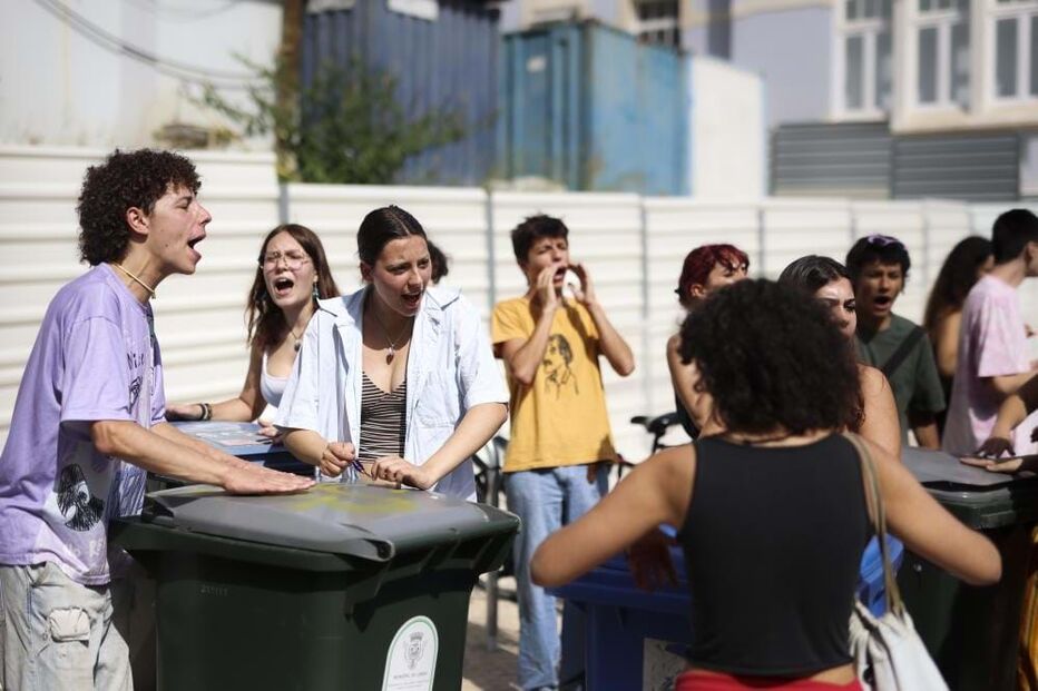 Ativistas pelo clima iniciam nova ocupação no Liceu Camões em Lisboa