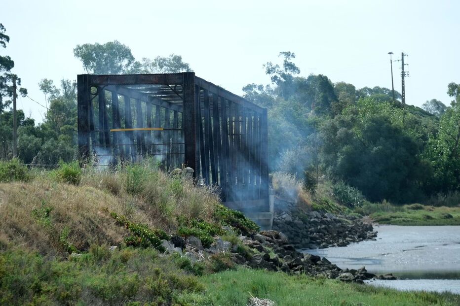 Incêndio na ponte da Herdade do Zambujal na Marateca