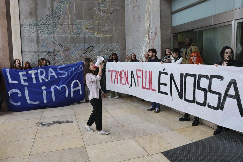 Jovens protestam pelo clima na FLUL (15/11/2022)