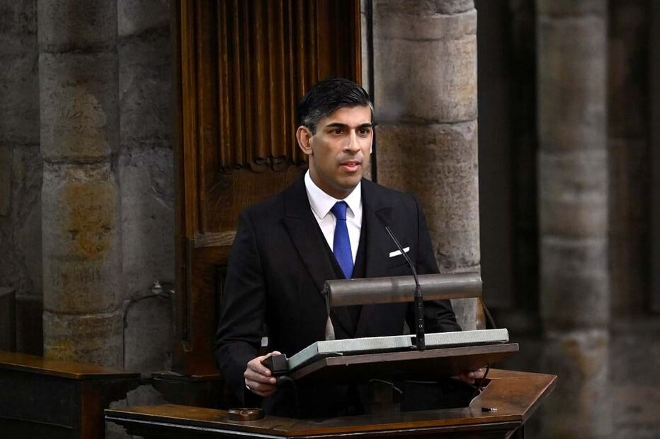 Rishi Sunak lê passagem bíblica na cerimónia de coroação de Carlos III