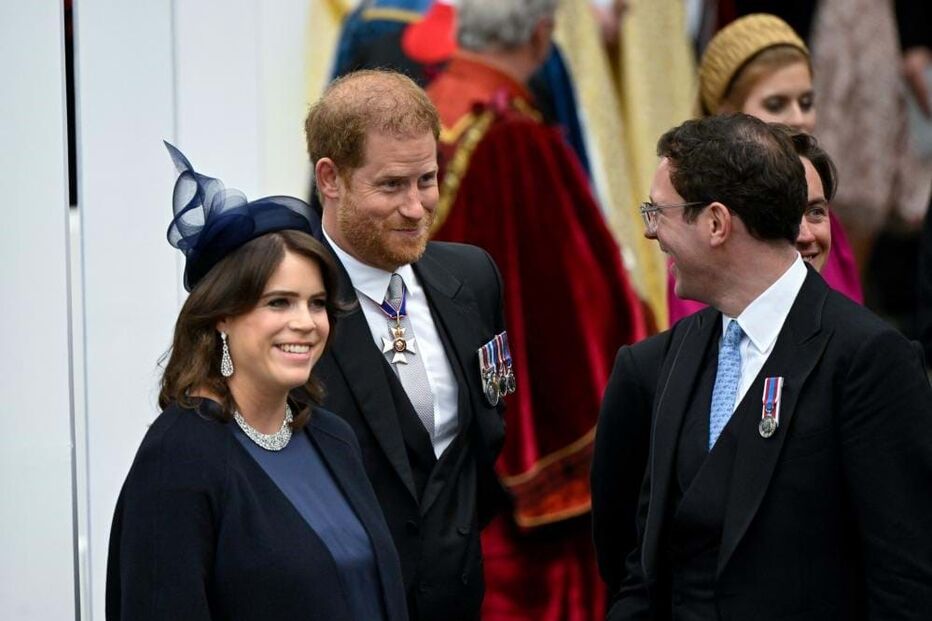 Harry com a princesa Eugenie e o marido desta, Jack Brooksbank