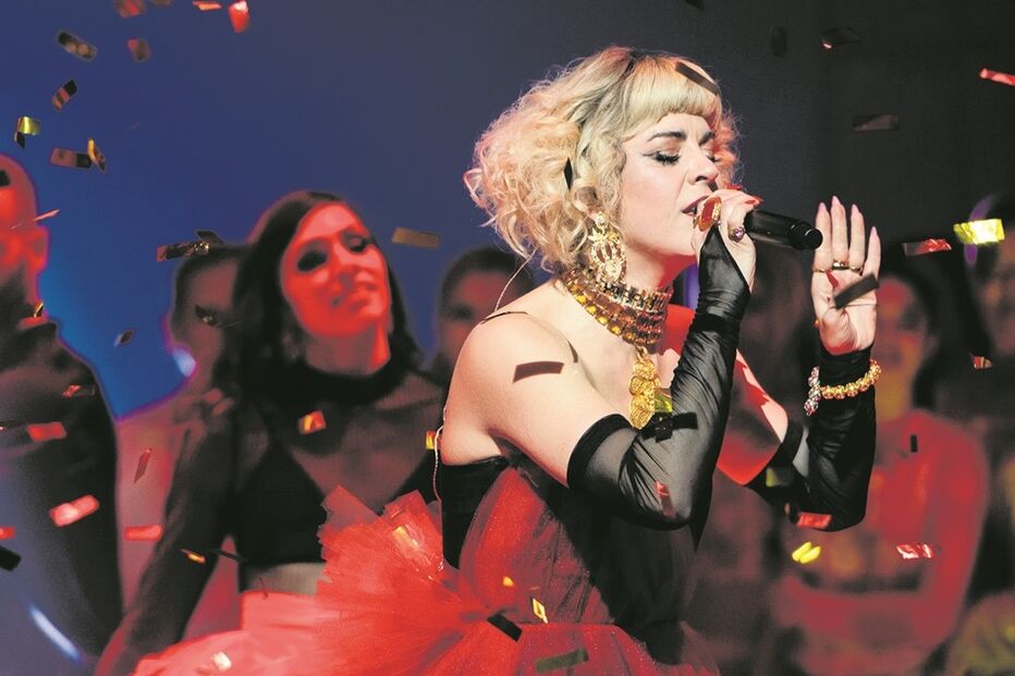 A cantora Mimicat, de Coimbra, atua em quinto lugar