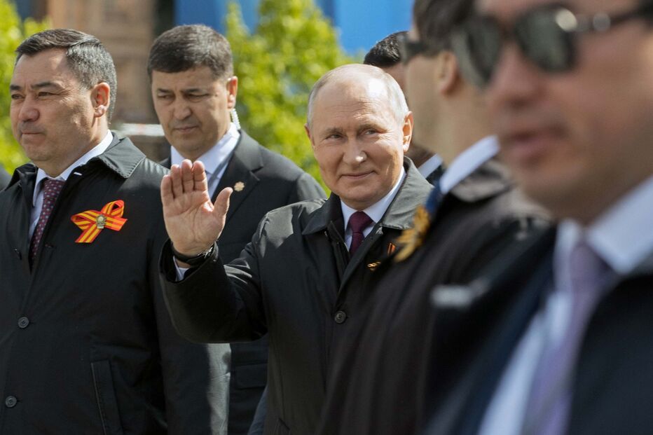 Presidente russo na parada militar no Dia da Vitória
