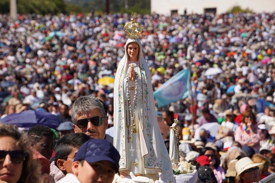 As imagens de Fátima repleta de fiéis na Procissão do Adeus a Nossa Senhora