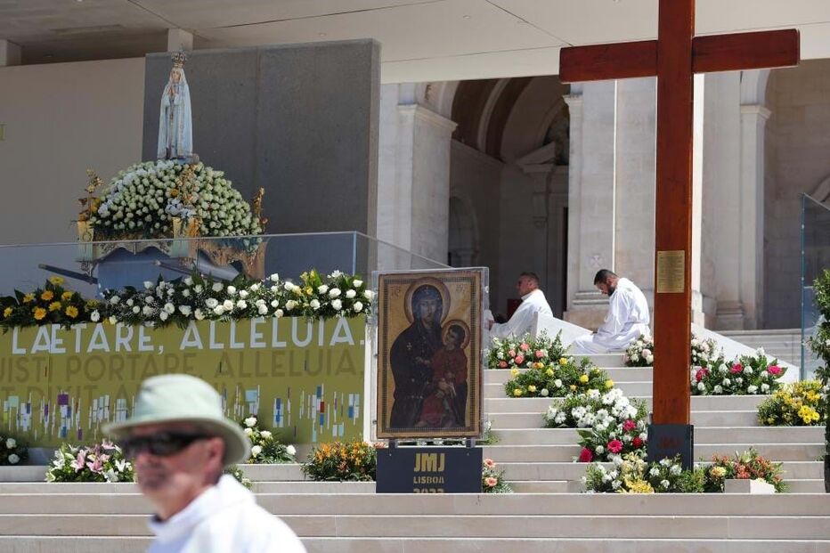 As imagens de Fátima repleta de fiéis na Procissão do Adeus a Nossa Senhora